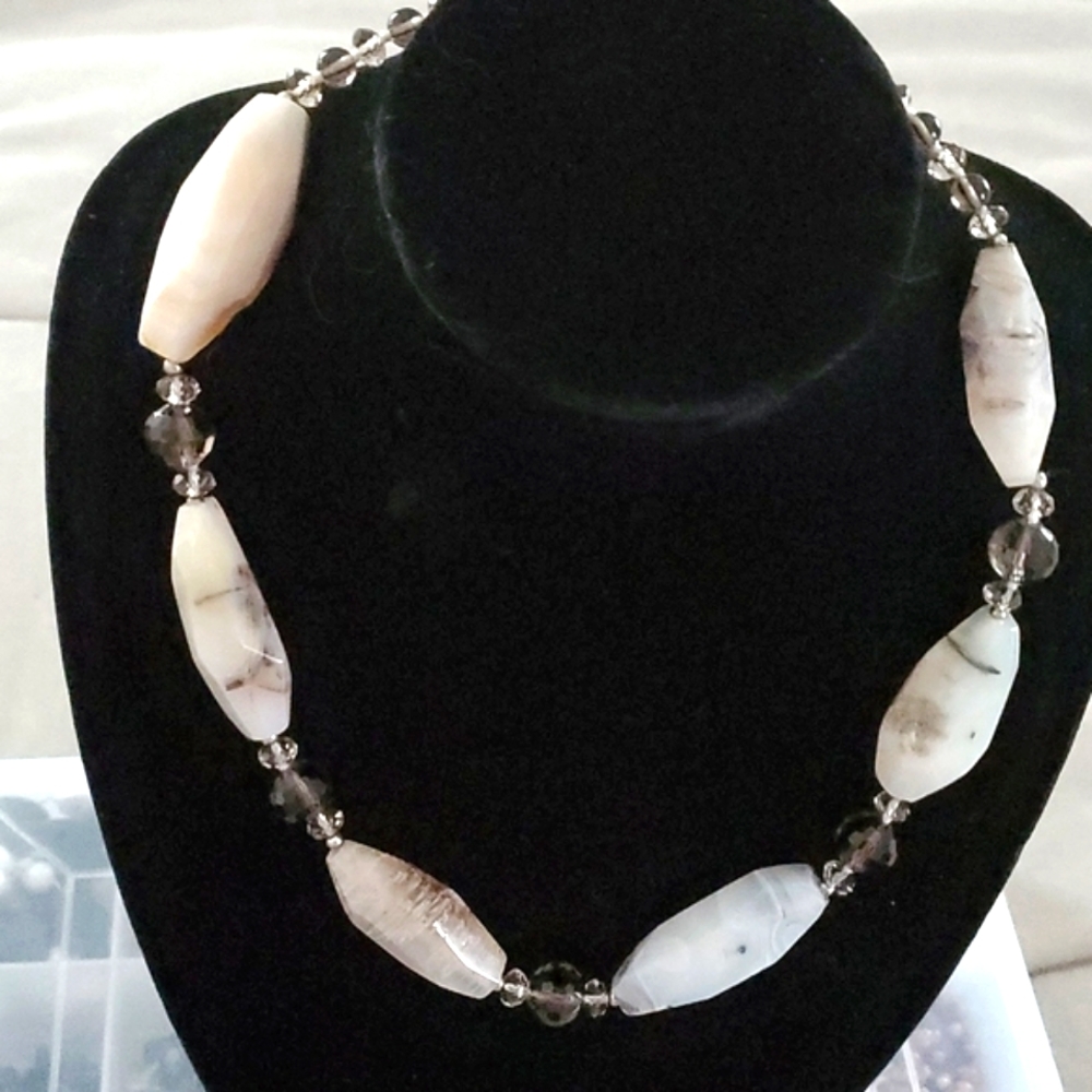 Genuine semiprecious stone necklace. Hand-knotted handmade sterling silver clasp